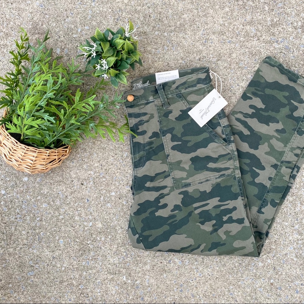 NWT High Rise Straight Leg Jeans
